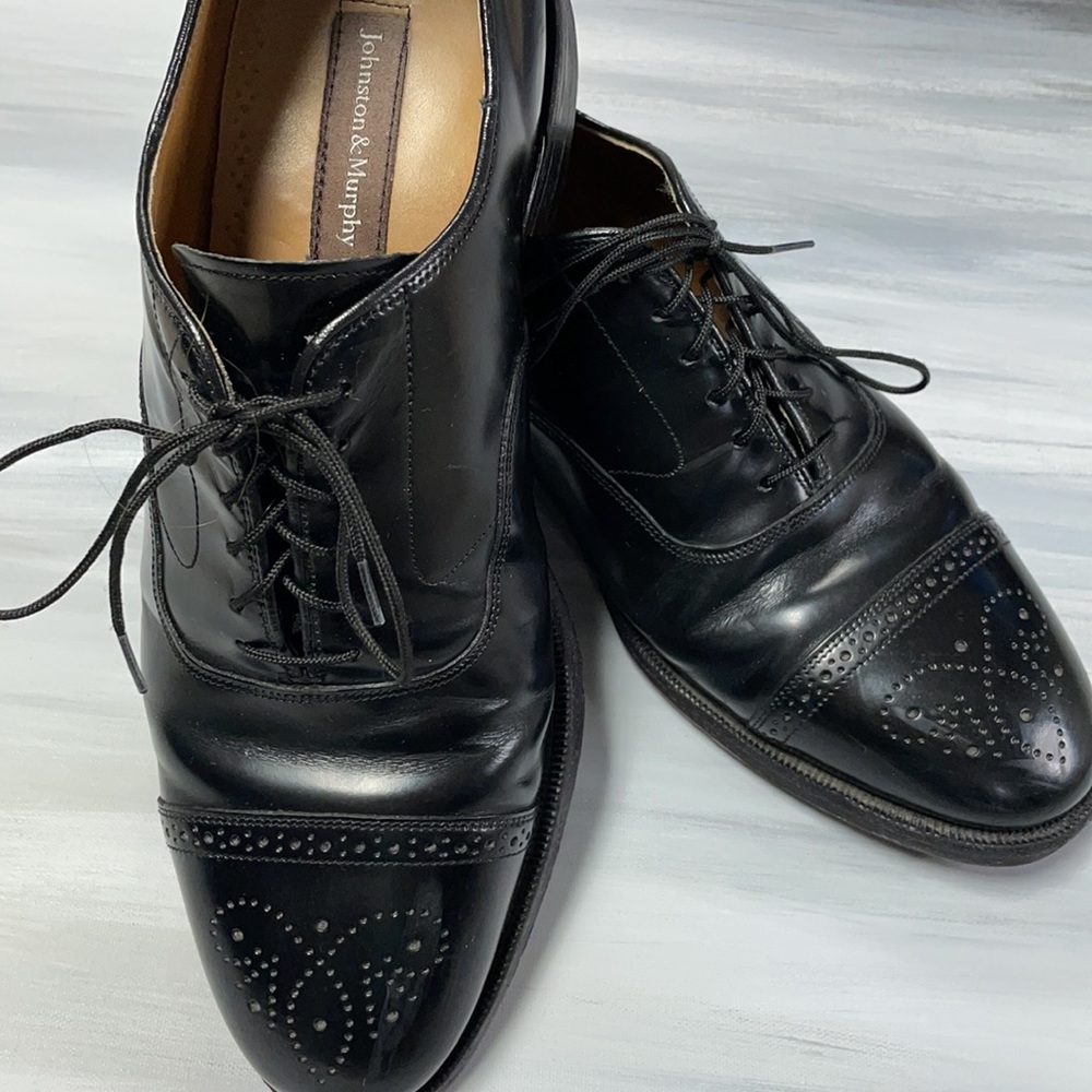 Johnston & Murphy ~ Men’s size 10 black dress shoes (tie)